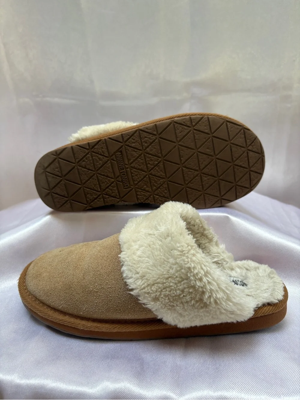 Minnetonka 8M -Shearling Lined Slip-On Slippers - Tan
